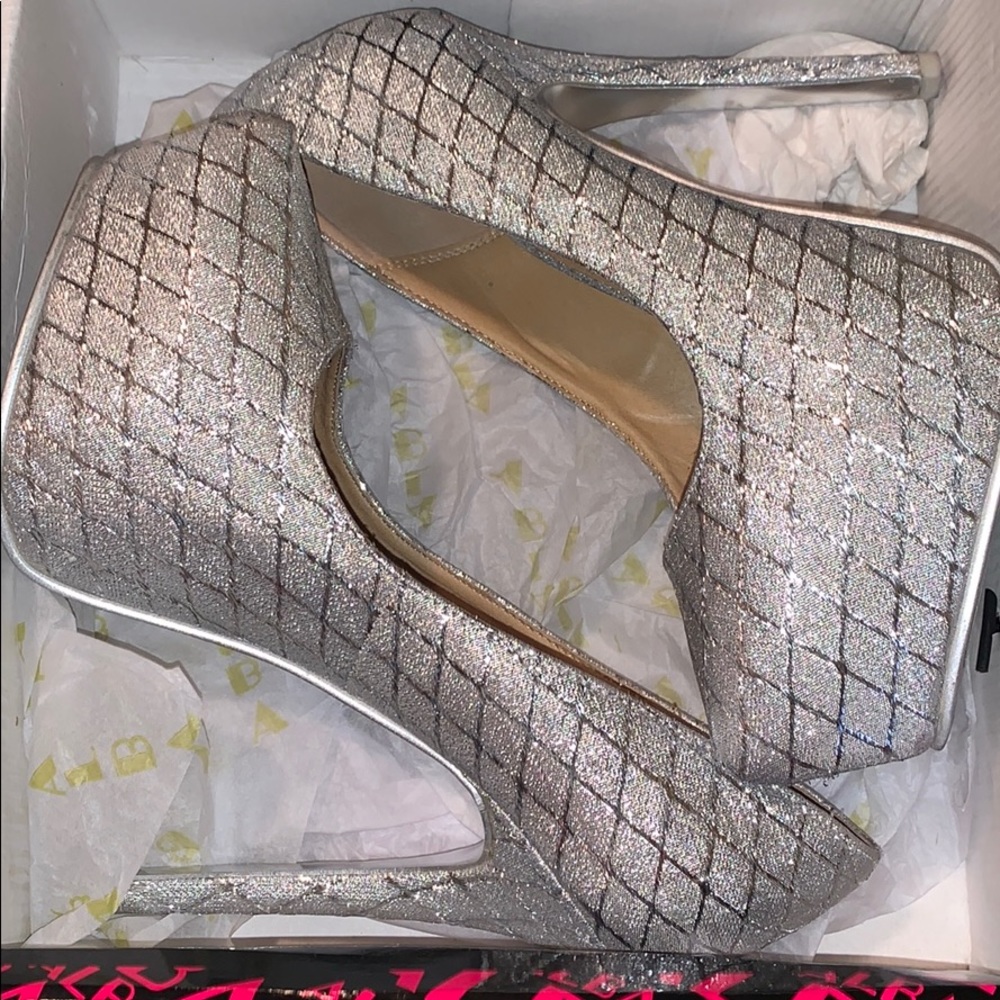 Beautiful Alba stiletto silver shoes